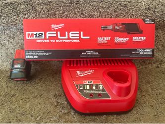 Milwaukee M12 1/4 Fuel Ratchet with Battery and Charger