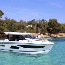 Brand New Jeanneau NC1095 powered by Yamaha 2 x 300 hp with Joystick , 