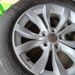 rines  y llantas semi nuevas 