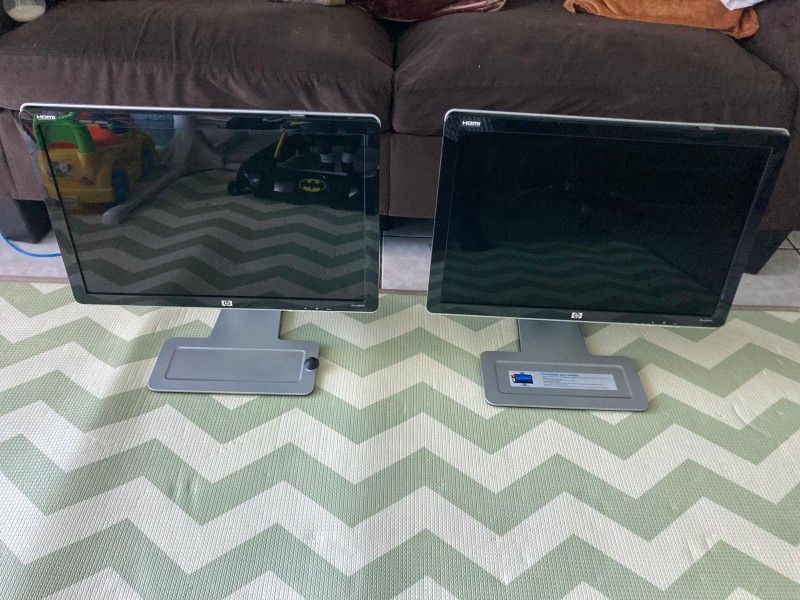 TWO MONITORS FOR SALE IF YOU TELEWORK OR IF YOU'RE A STUDENT