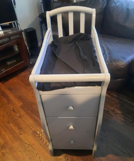 Baby changing table with 3 draws $45