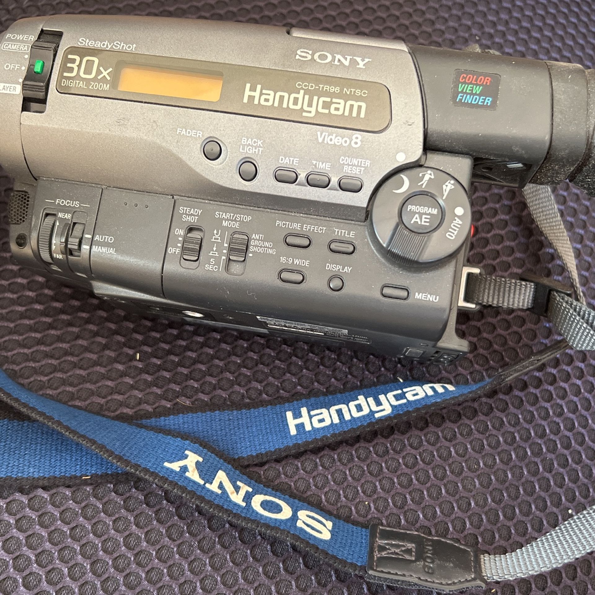 Sony Handycam CCD- TR 96NTSC RECORDER