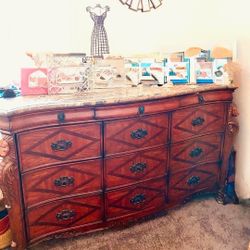 Antique Dresser Beautiful condition 