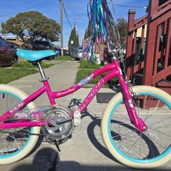 Girls Bike Size: 20-inch wheels Age 6 - 10
Excellent Condition Ready to Ride 