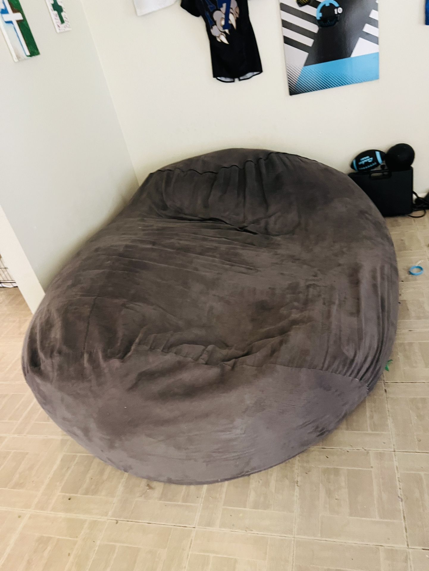 LARGE BEAN BAG FITS 3 PEOPLE