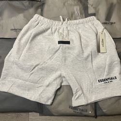 ESSENTIALS SHORTS 