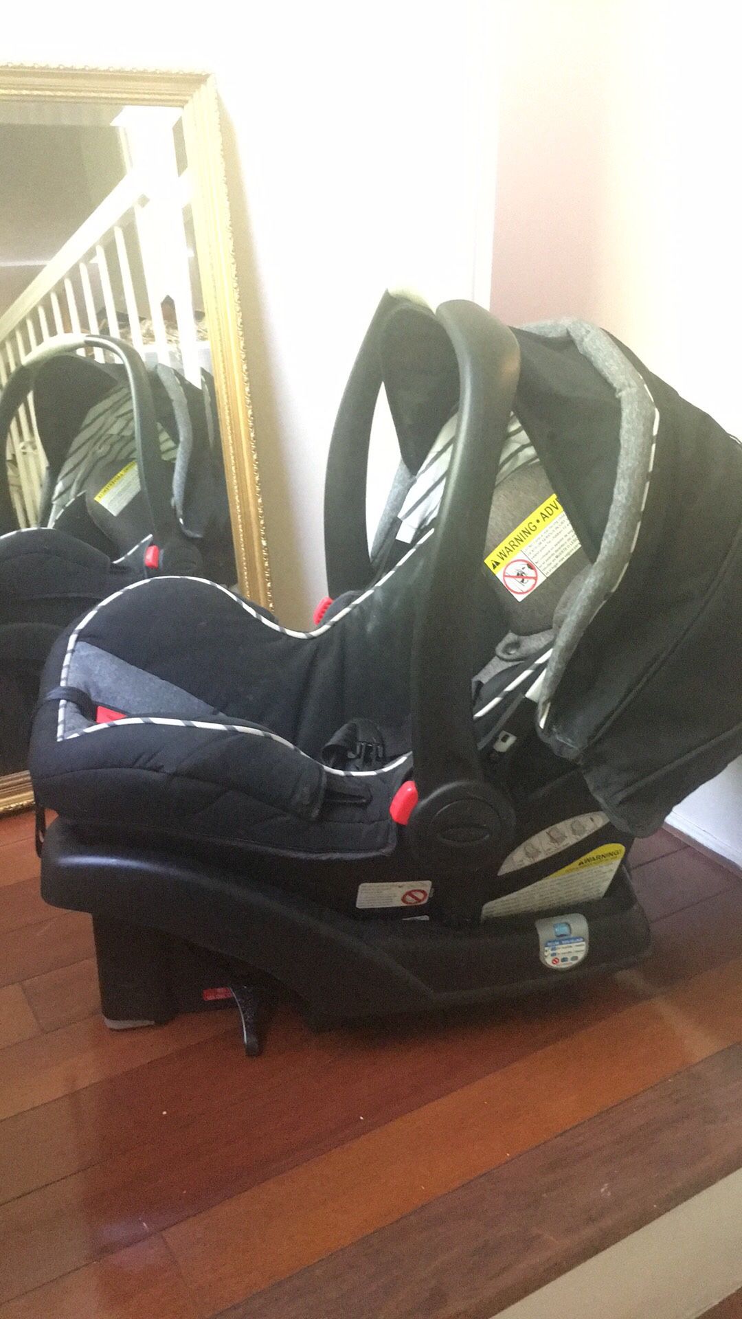 Graco baby car seat with base