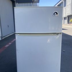Igloo Mini Fridge/freezer White 