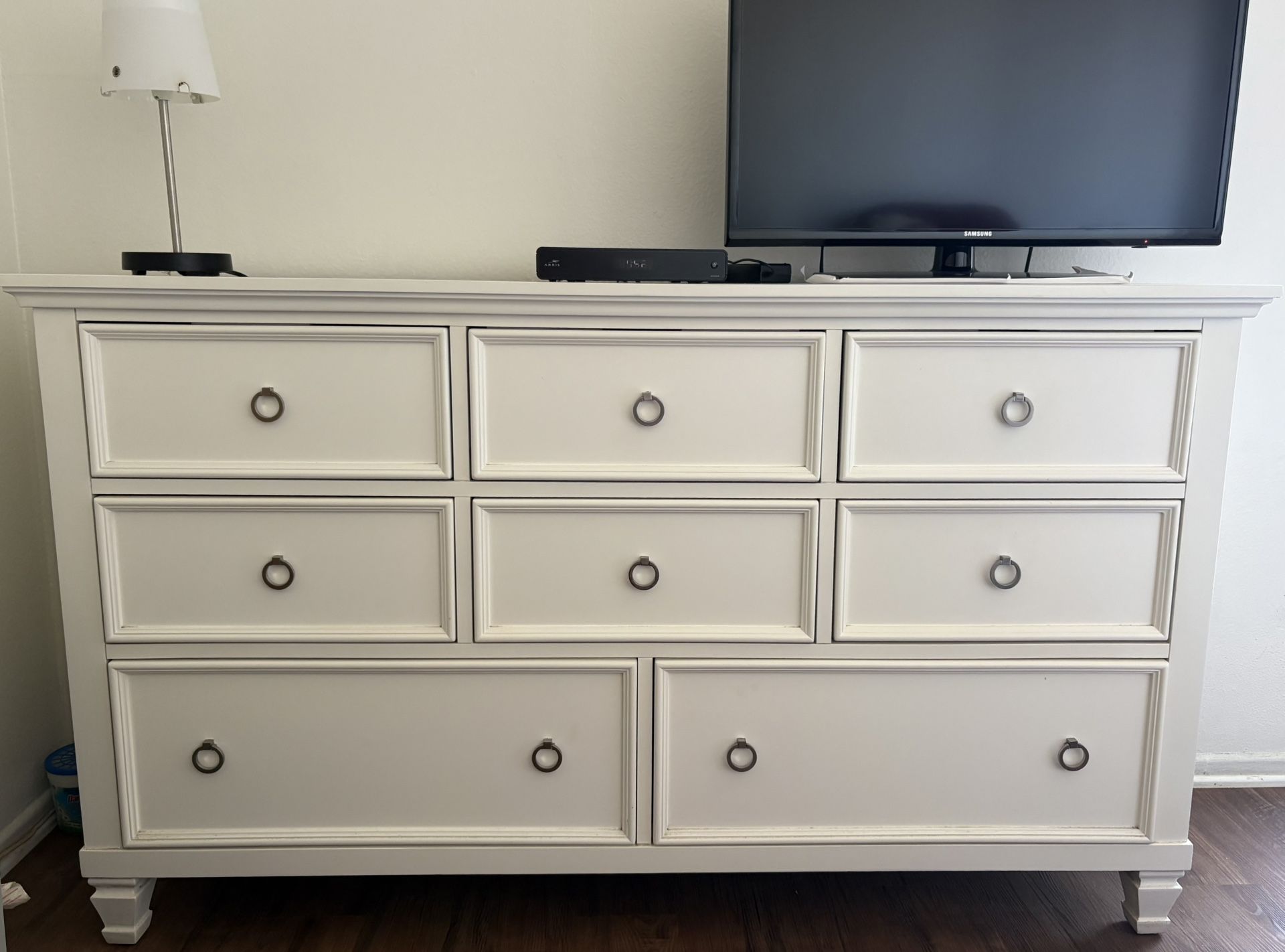 8 Drawer White Dresser