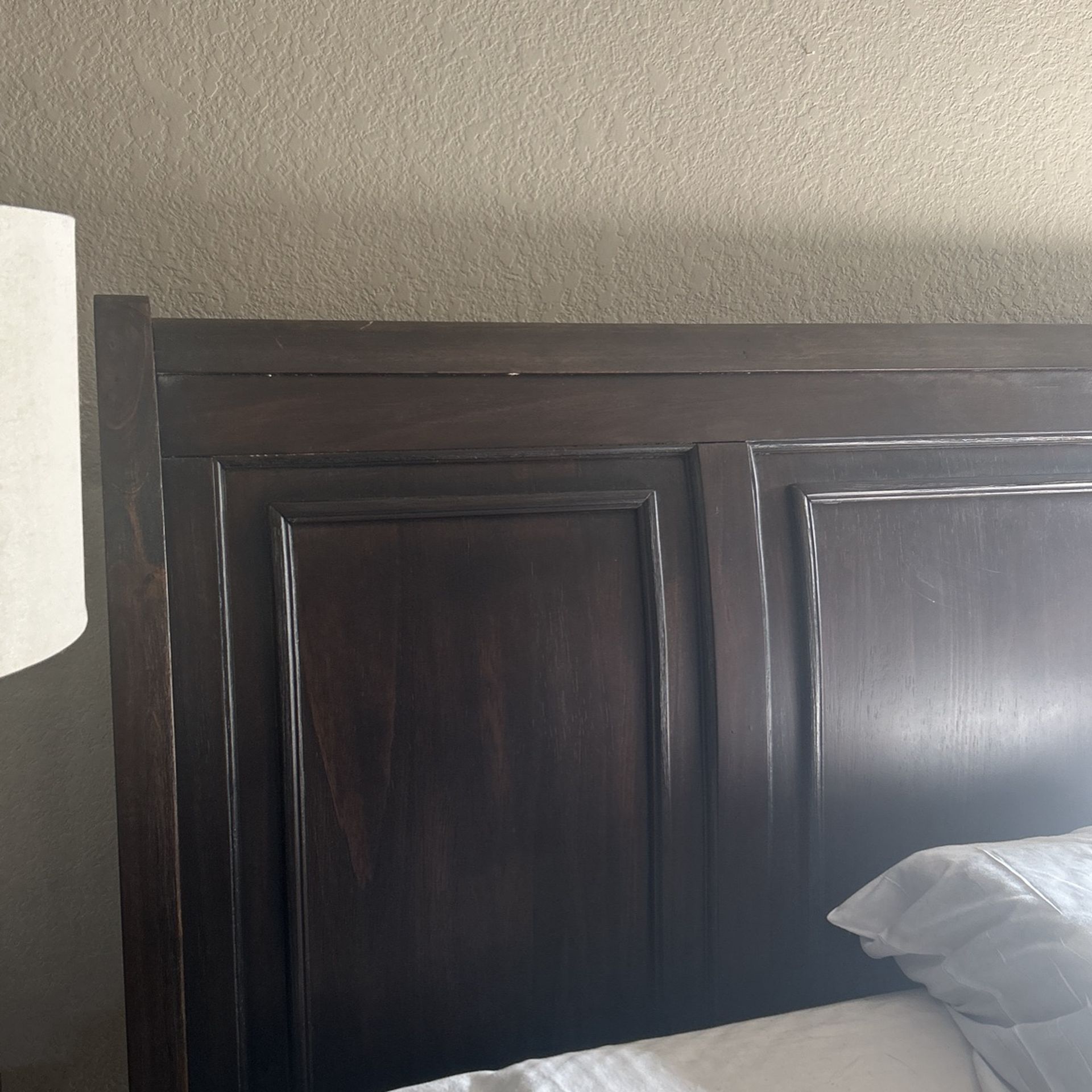 Queen Size Sleigh Bed With Storage Drawers.