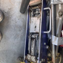 Pittsburgh Automotive hydraulic floor jack