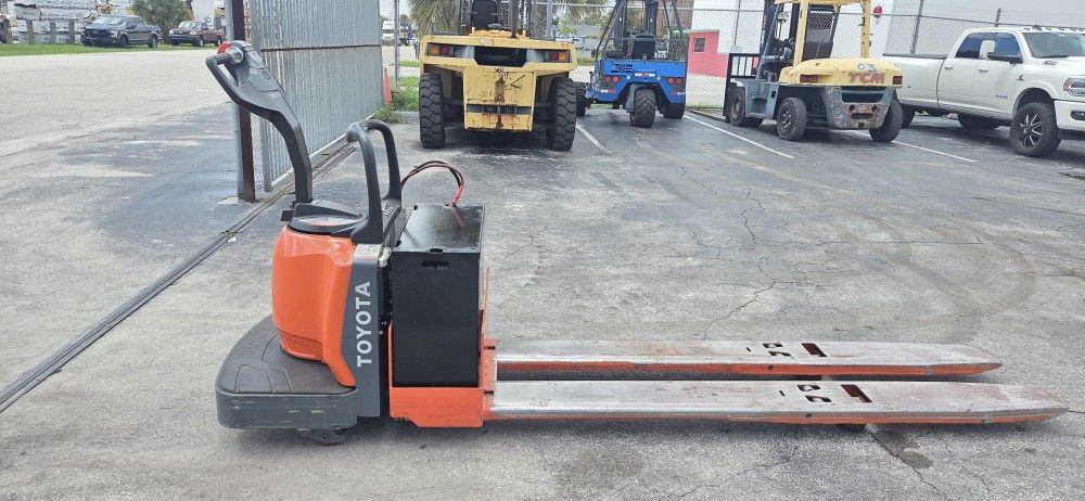Toyota Electric Pallet Jack 8ft Forks