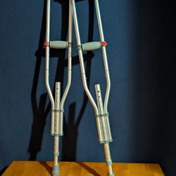 Adjustable Crutches 