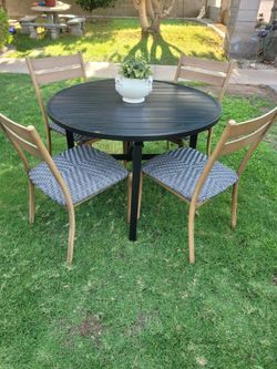 Outdoor Patio Dining Table and 4 Chairs