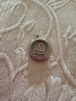 Origami Owl Mdium Silver Locket With Heart Plate