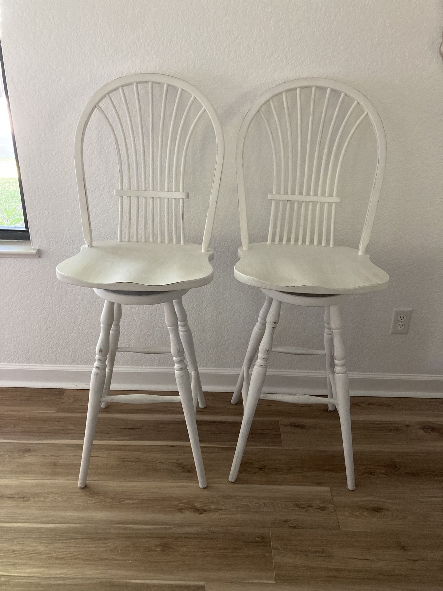 Bar Stools That Swivel 30” To Seat 
