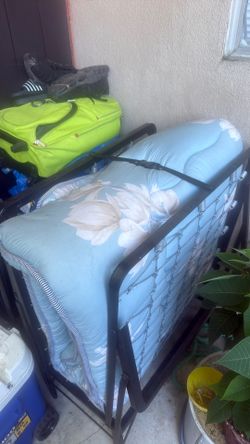 Foldable bed