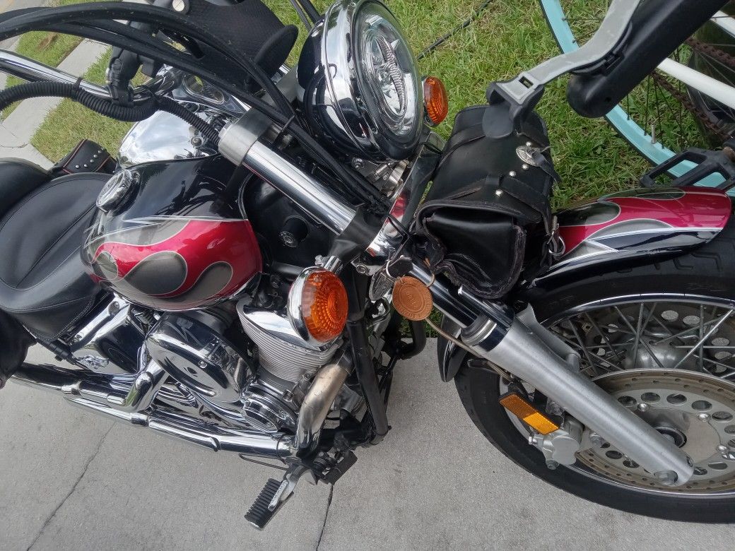 Two thousand two yamaha v star eleven hundred x v s