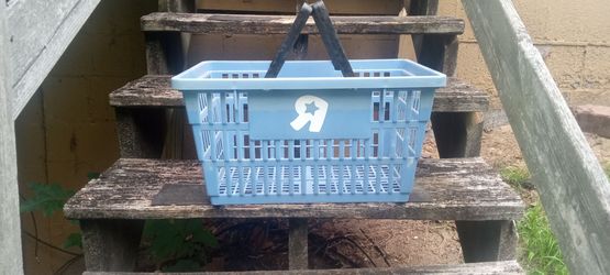 Toys R US basket