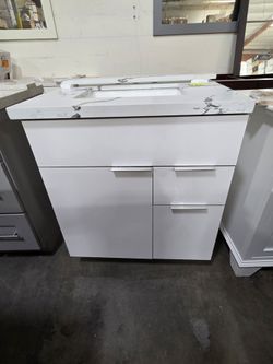 European 30" White Bathroom Vanity with Marble-Patterned Quartz Top