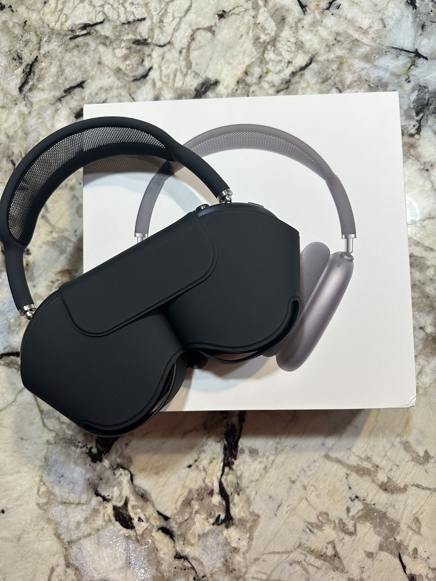 Airpod Max Space Grey (SHIPPING ONLY - SEND OFFERS)