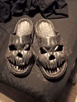 Skull slides