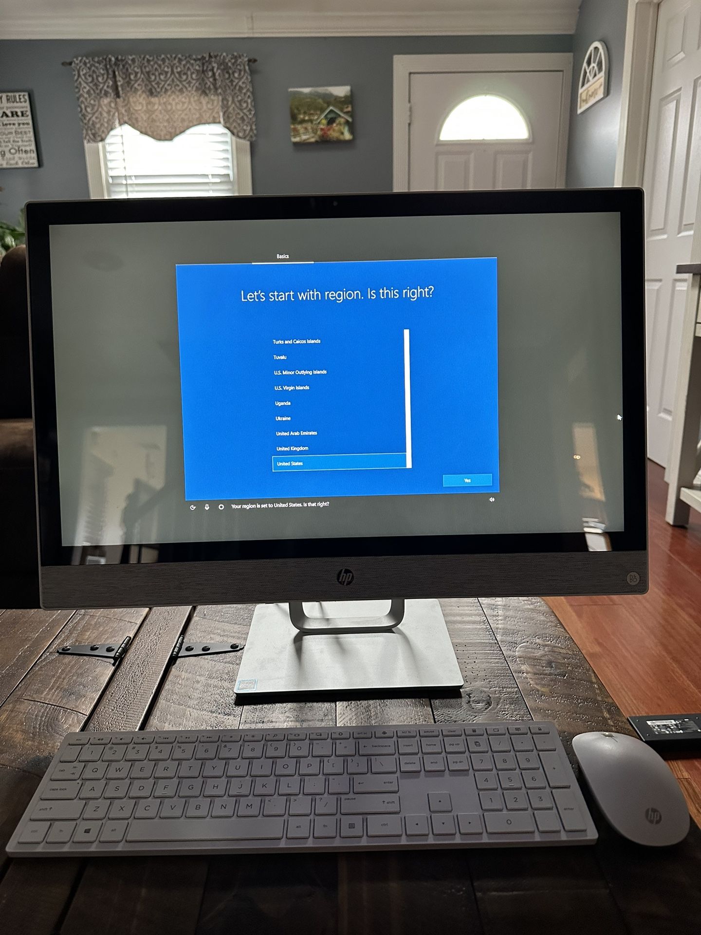 HP Pavilion 24-r014 All In One Desktop