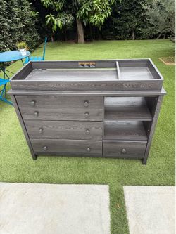 BABY CHANGING TABLE DRESSER