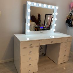 Makeup Vanity with Bluetooth Mirror / price includes delivery and assembly Financing available , In Stock 