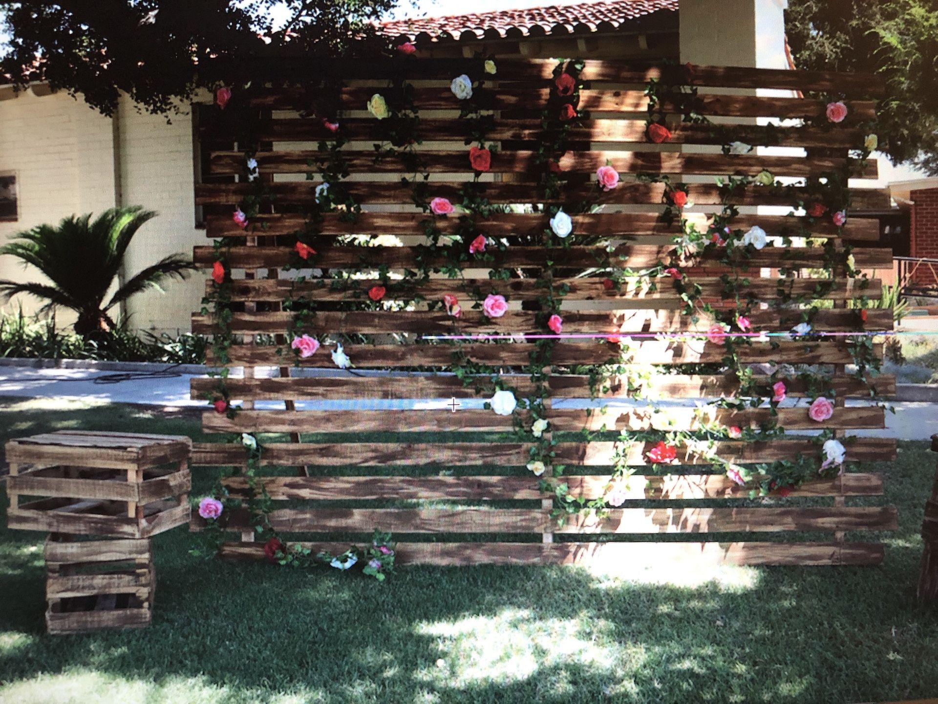 Wooden Wall Pallet - Backdrop for pictures in wedding or events