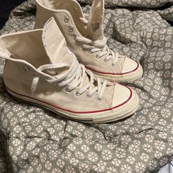 Size.10.5 Chuck Taylor’s Converse All-Star Shoes.