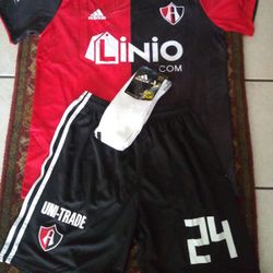 UNIFORMES DE FÚTBOL EXCELENTE CALIDAD, PREGUNTA POR ÉL QUÉ ANDES BUSCANDO, NO VENDO UNO SÓLO 