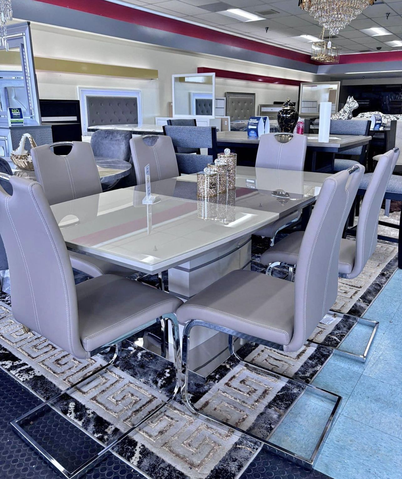 Formal Modern Dinning Room Extension Table With Six Chairs