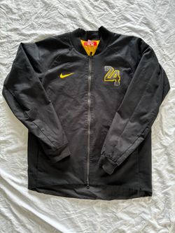 Los Angeles Lakers Black Jacket Nike Kobe Bryant 24            Size Large.       Like New.    Smoke and Pet Free Home