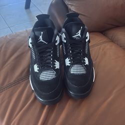 Jordan 4 Retro White Thunder