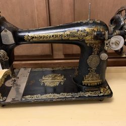 Singer Sewing Machine 
