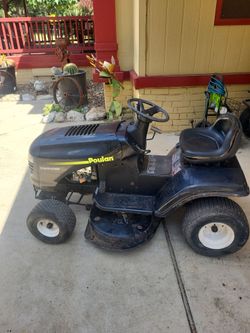 Riding lawnmower