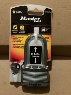 Master Lock heavy-duty outdoor padlock with key