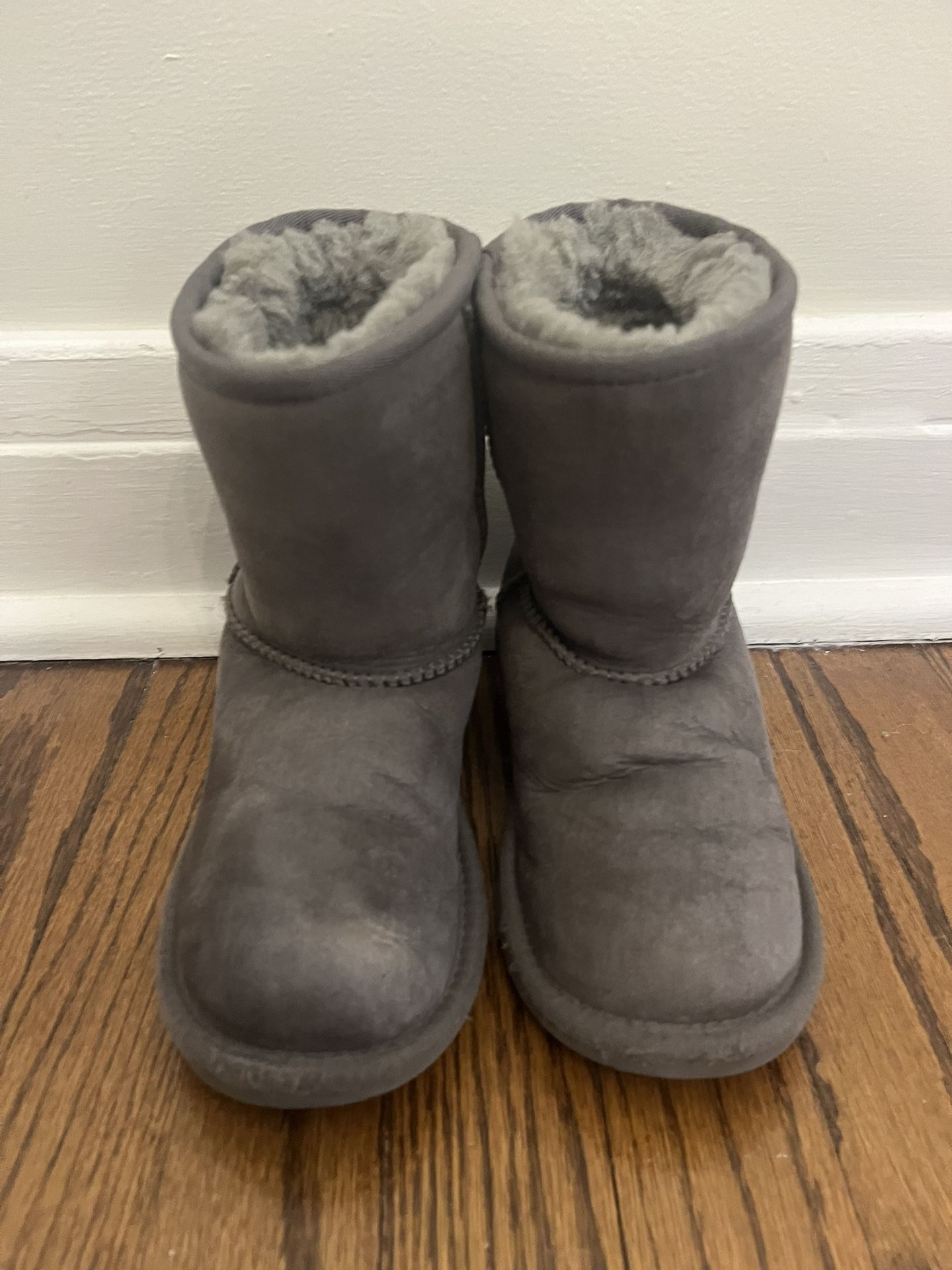 Girls Uggs Size 2