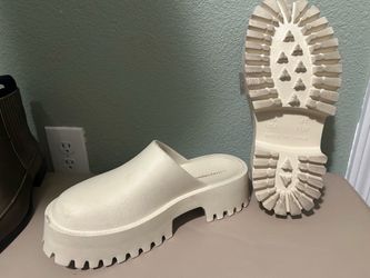 Jeffrey Campbell Women's Cream and White Clogs Size 10