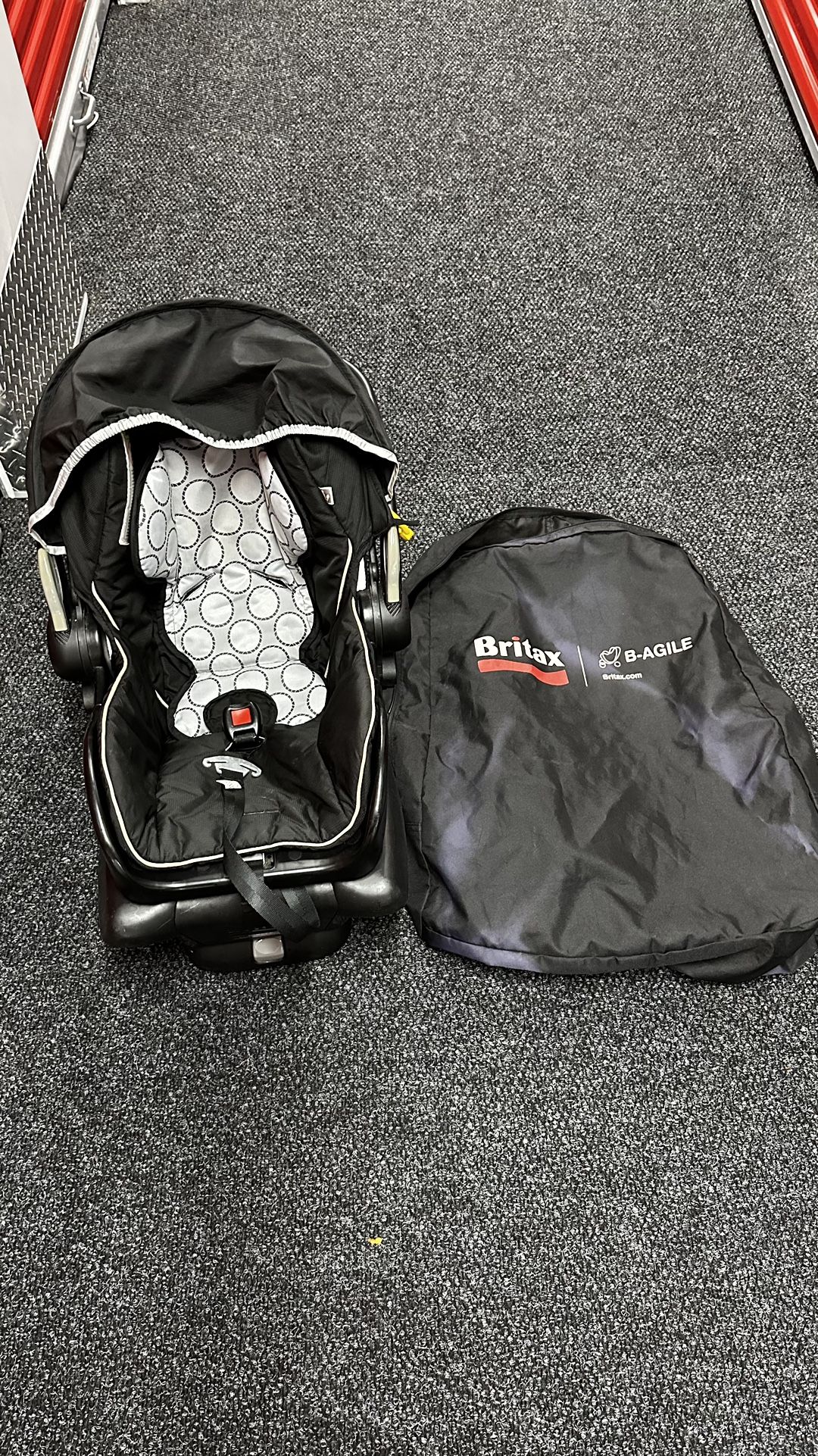 Britax infant car seat with base!