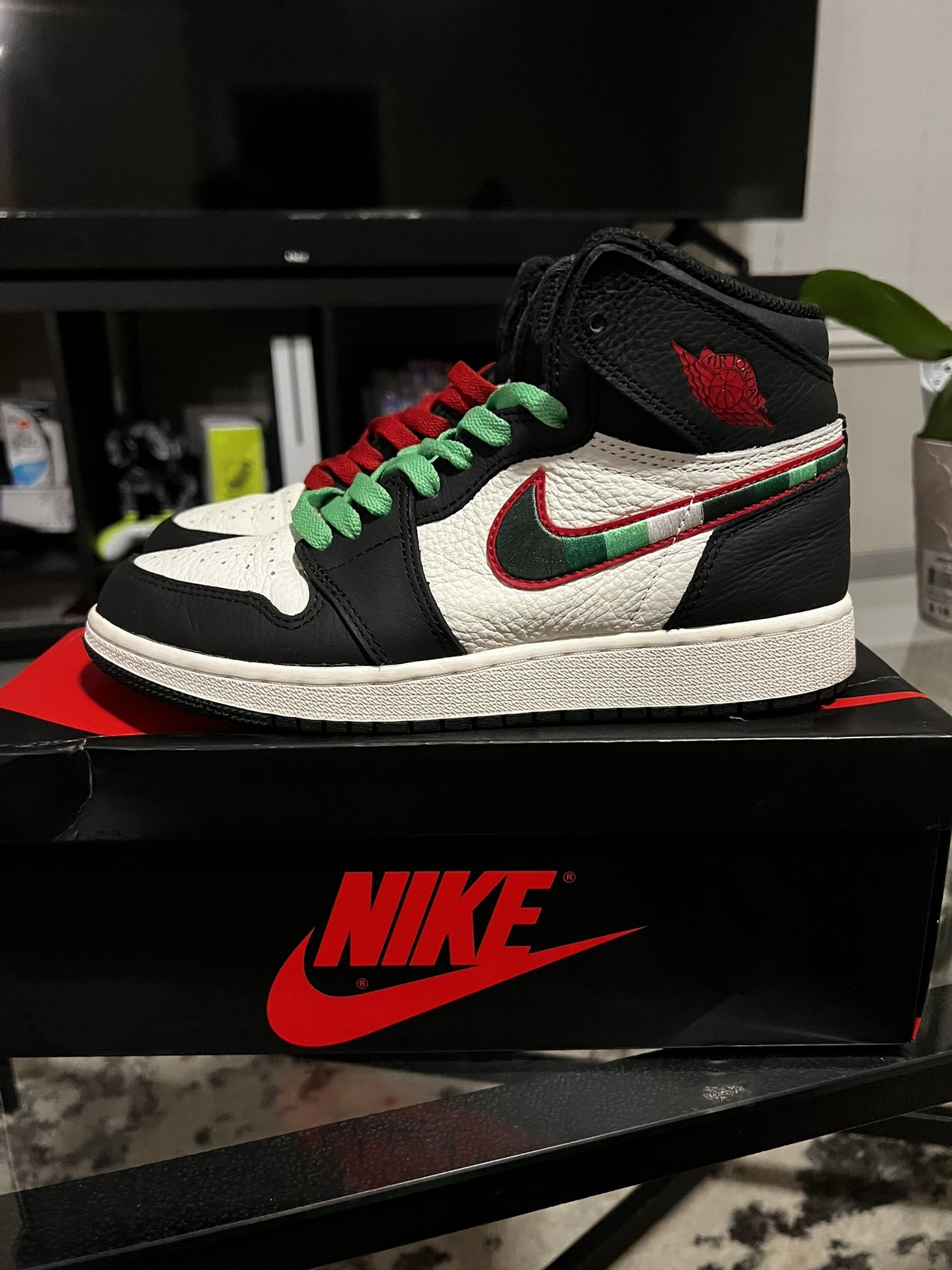 Jordan Retro 1 OG Sports Illustrated Athletic shoes Sneakers