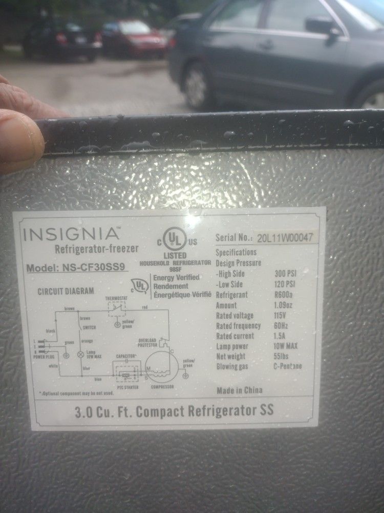 Insignia Fridge - Freezer 3.0 Cu. Ft