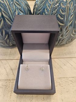 Diamond Real white gold studs