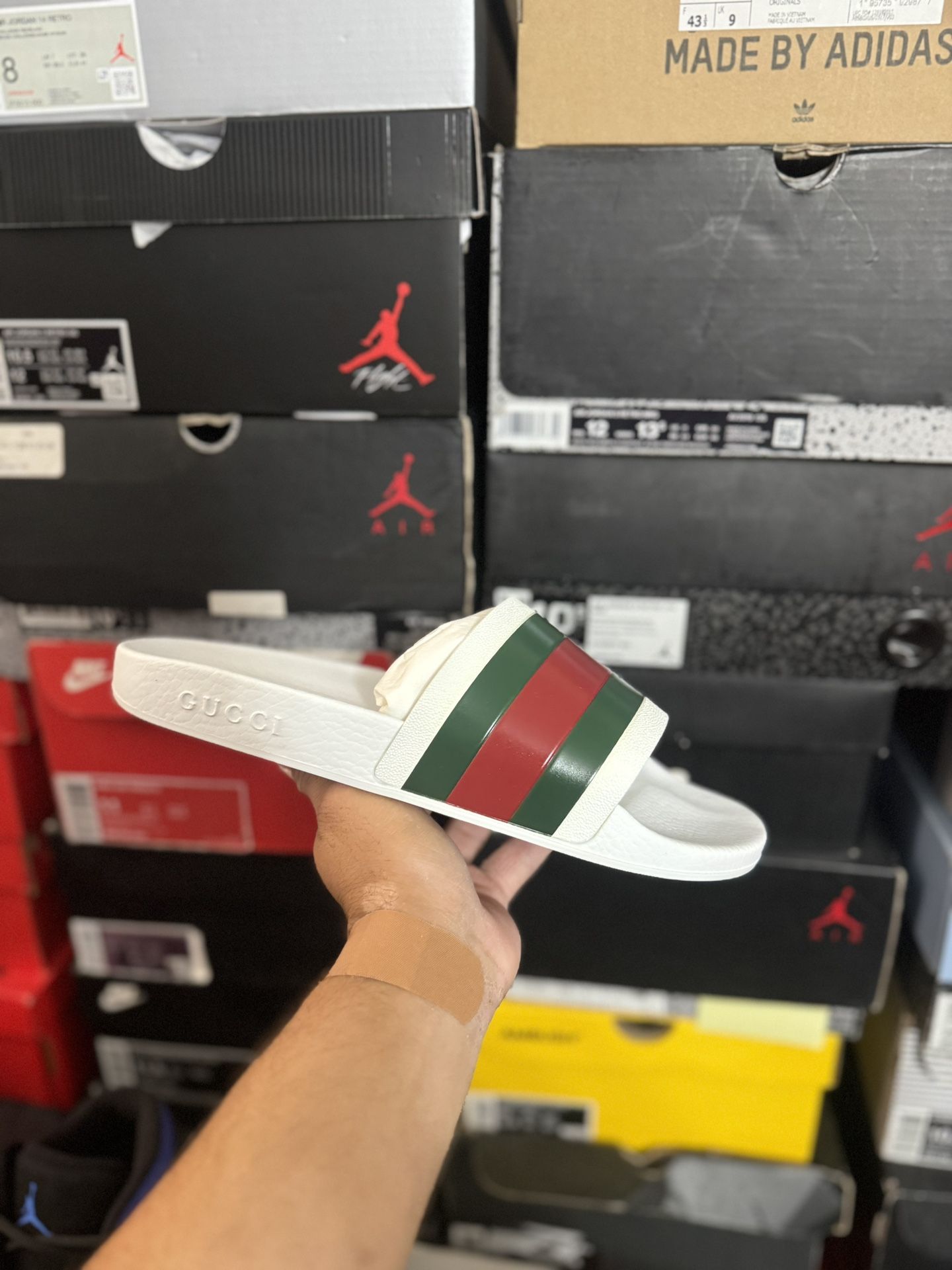 DS Gucci Rubber Pool Slides White size 9.5