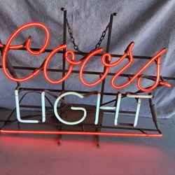  signs neon Coors Light Bud Light .