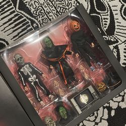 Halloween figures