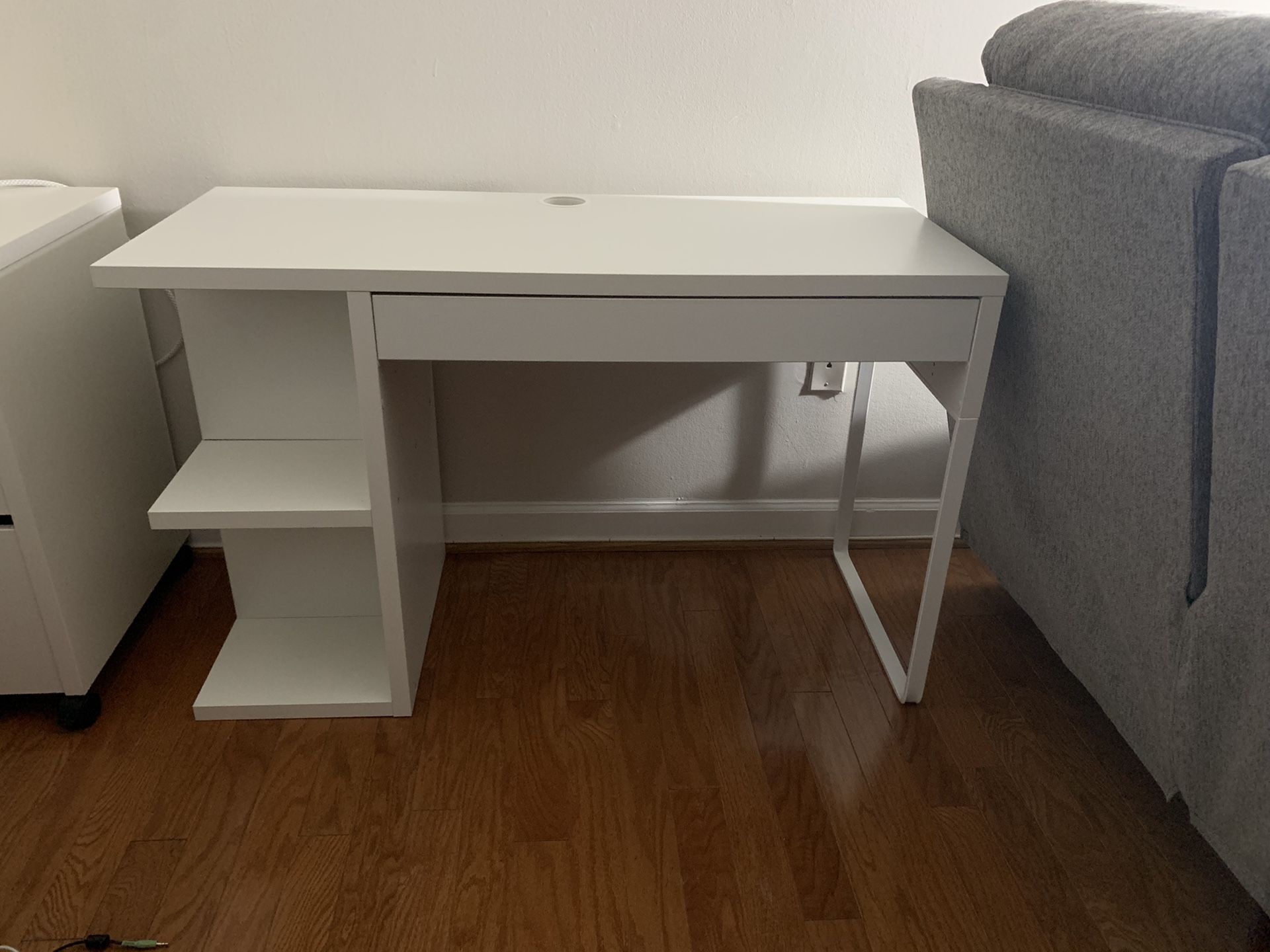 White Desk with Bookshelves