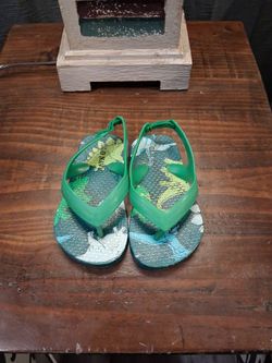 Old Navy Dinosaur Flip Flops Size 5 Toddler