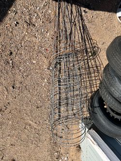 4 or 5 Tomato plant braces